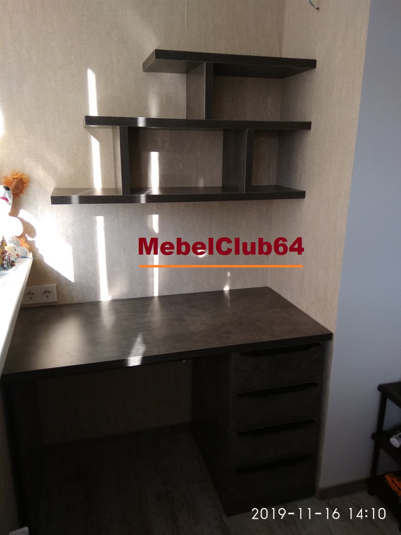 картинка Стол на балкон с полками (Заказ № 165 от 20.10.19) от сети мебельных салонов MebelClub